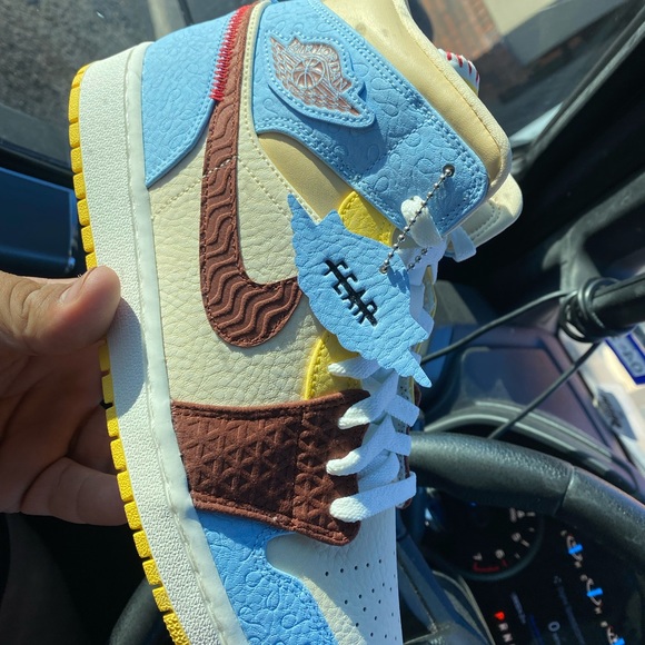 Maison Chateau Rouge x Air Jordan 1 Mid SE ‘FEARLESS’ - Picture 2 of 5